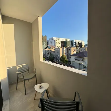 Stylish Renovated Flat With 2 Balconies & Great Natural Light Appartamento Tirana