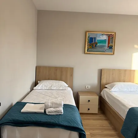 Appartamento Stylish Renovated Flat With 2 Balconies & Great Natural Light