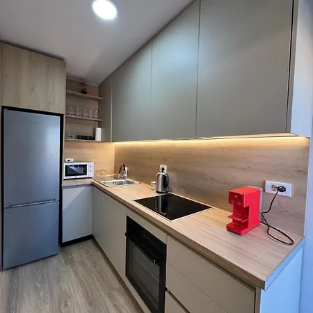 Appartamento Stylish Renovated Flat With 2 Balconies & Great Natural Light *