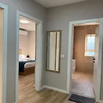 Apartment Stylish Renovated Flat With 2 Balconies & Great Natural Light Tirana