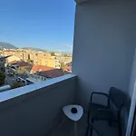 Apartment Stylish Renovated Flat With 2 Balconies & Great Natural Light Tirana