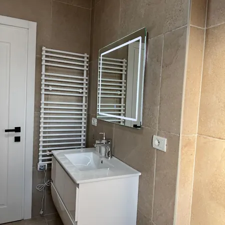 Stylish Renovated Flat With 2 Balconies & Great Natural Light * Tirana